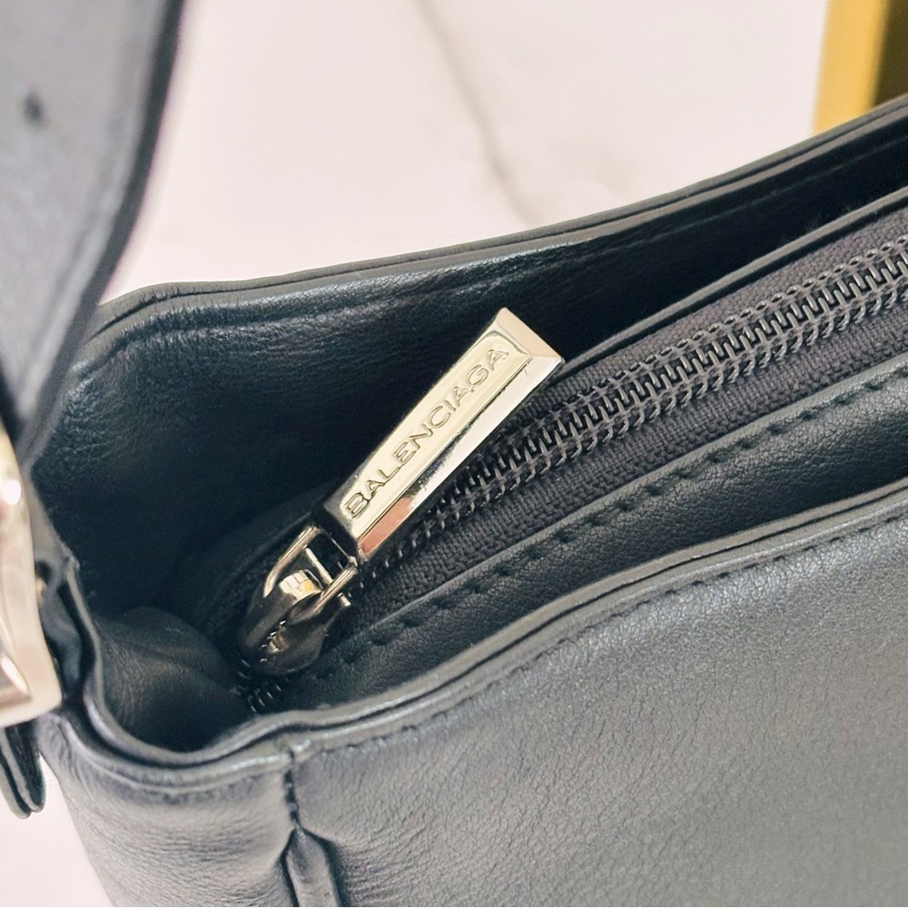 Balenciaga Black Leather‎ Women’s Shoulder Bag Luxury Designer - Picture 4 of 11
